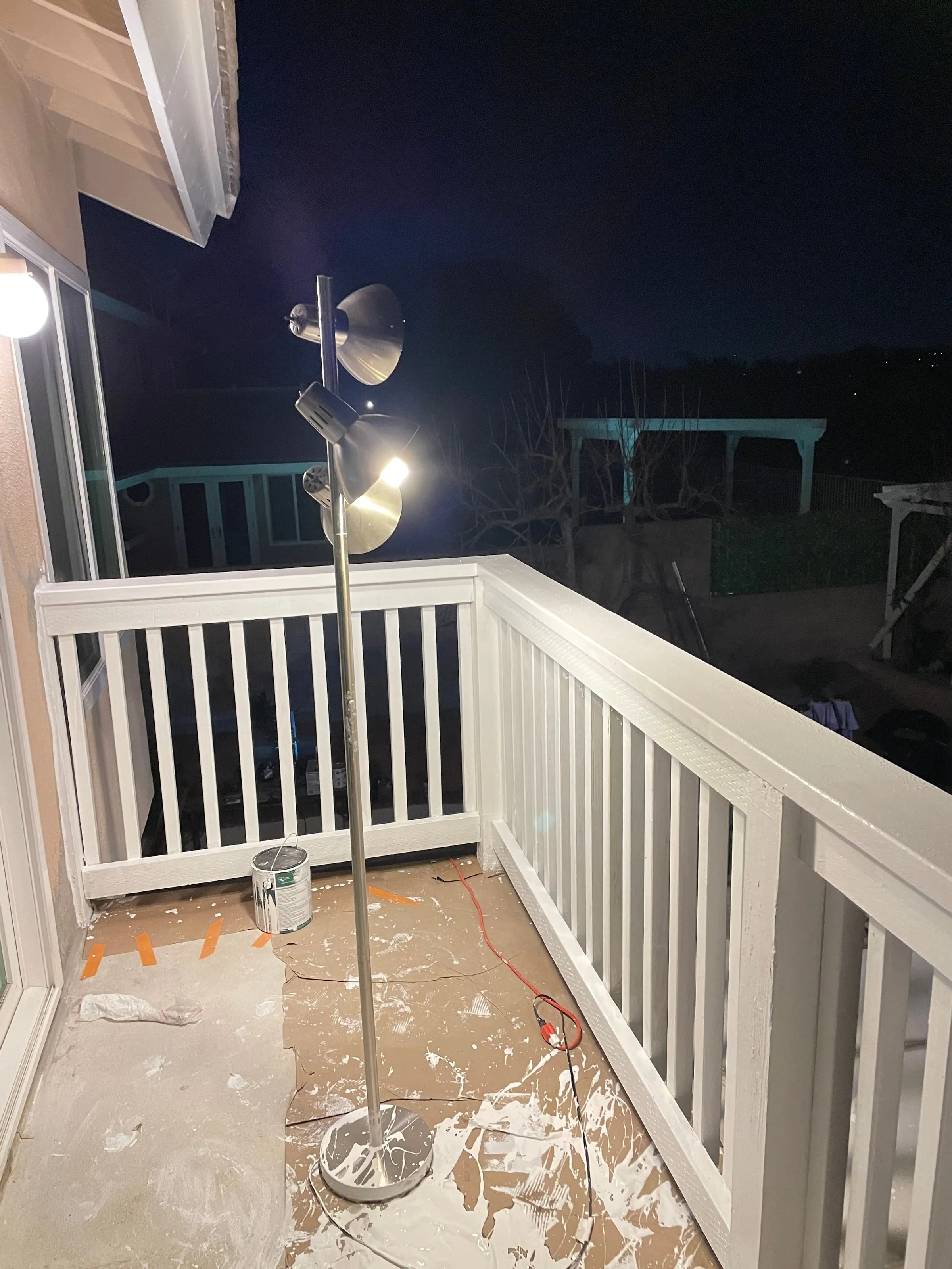 灰墙阳台栏杆翻新